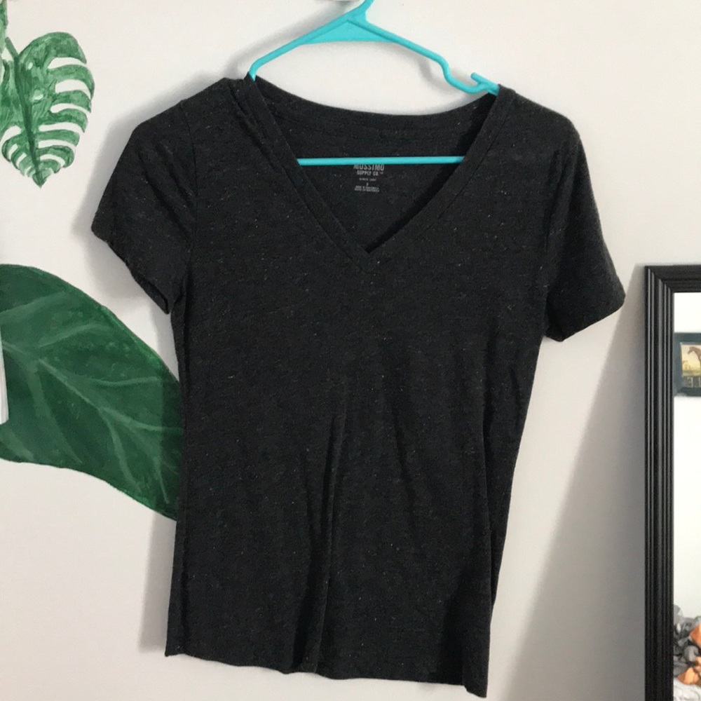 Grey fitted V-neck
